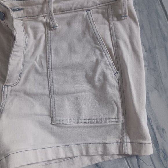 Universal Thread Ivory Stretch Zip High Rise Midi 4 Pocket Denim Shorts 12/31 - Picture 3 of 4